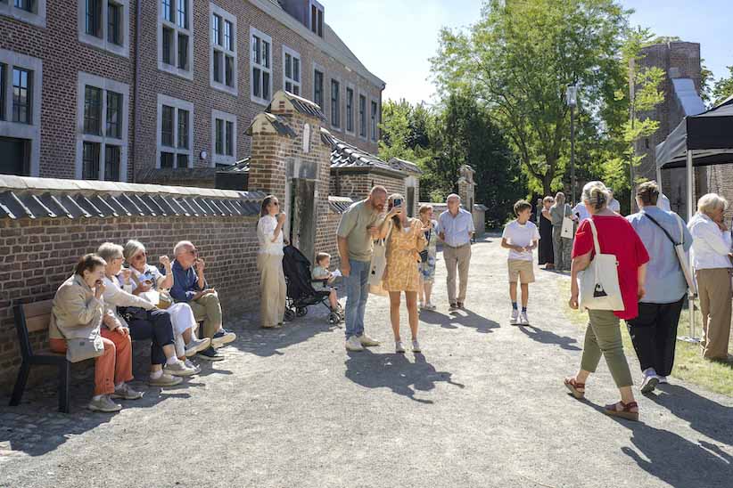 Sfeerbeeld tijdens de opening van het vernieuwde begijnhof in Hasselt op 25 augustus 2025
