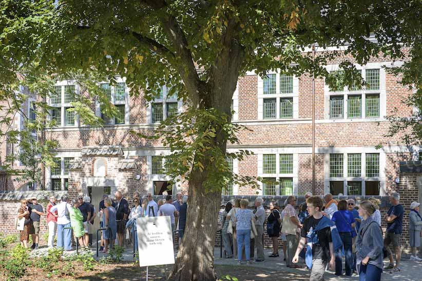 Sfeerbeeld tijdens de opening van het vernieuwde begijnhof in Hasselt op 25 augustus 2025