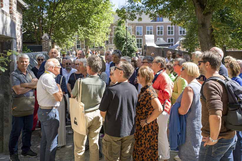 Sfeerbeeld tijdens de opening van het vernieuwde begijnhof in Hasselt op 25 augustus 2025