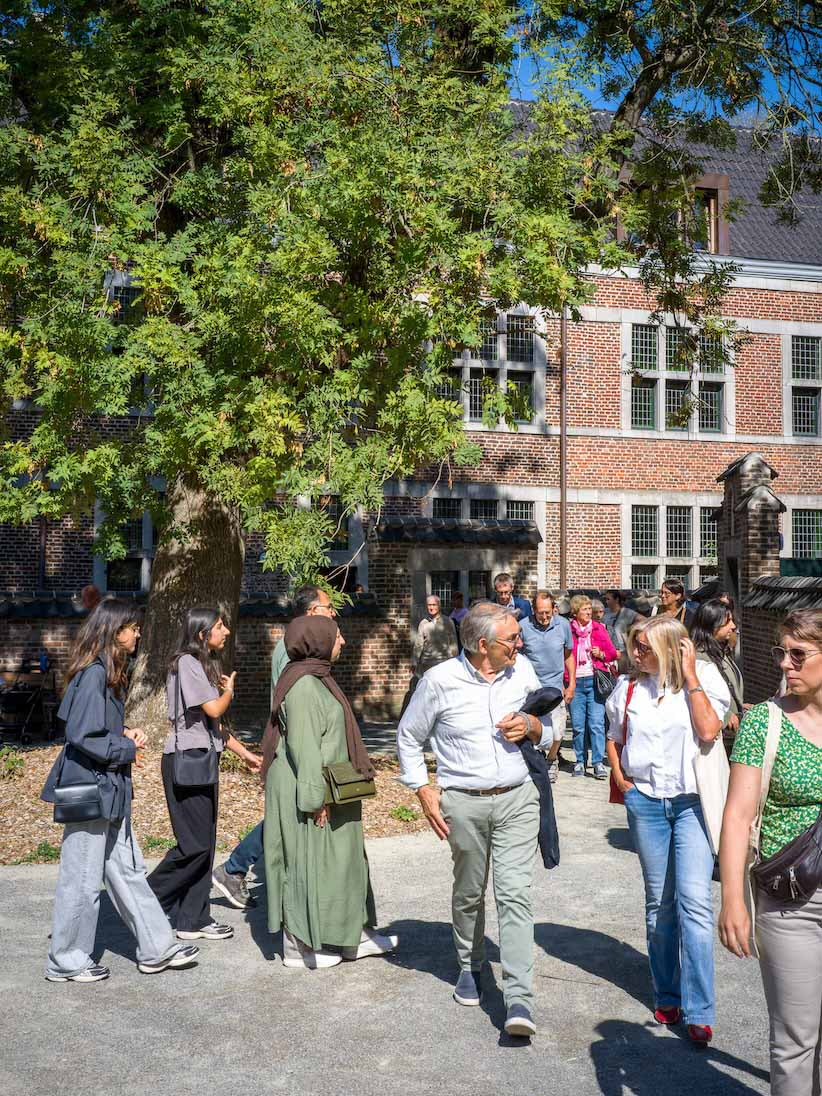 Sfeerbeeld tijdens de opening van het vernieuwde begijnhof in Hasselt op 25 augustus 2025