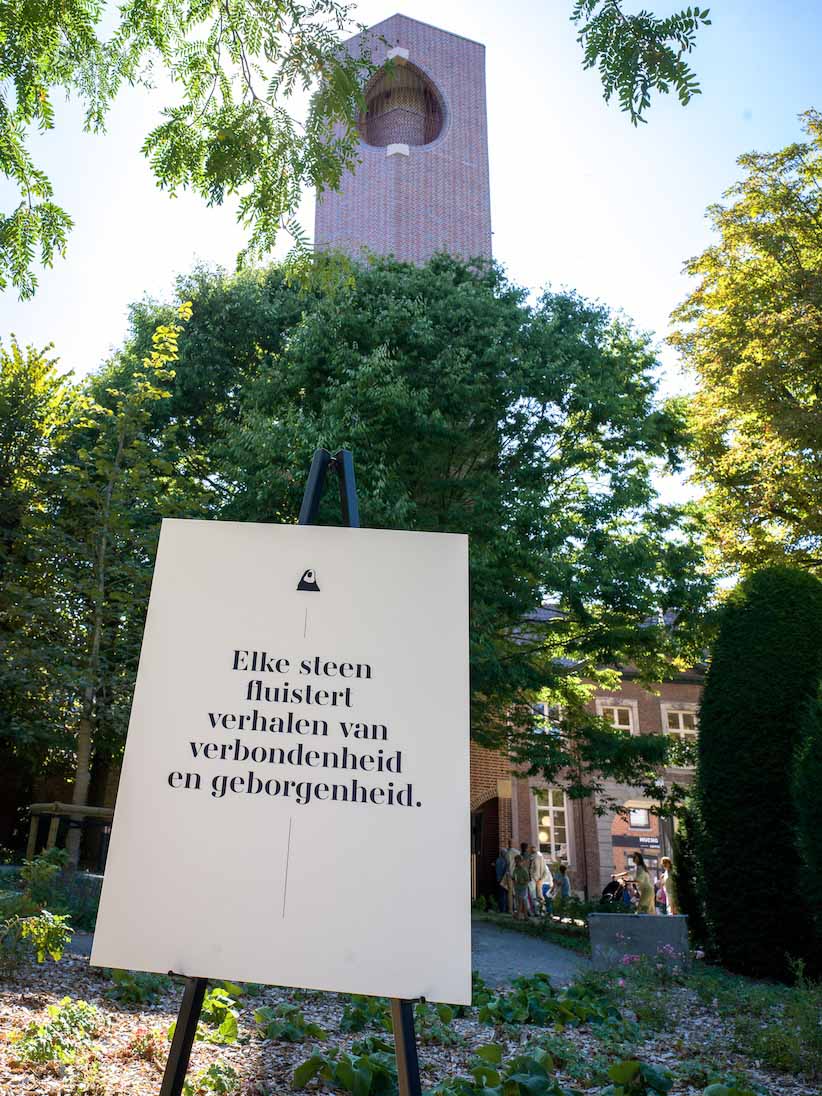 Sfeerbeeld tijdens de opening van het vernieuwde begijnhof in Hasselt op 25 augustus 2025