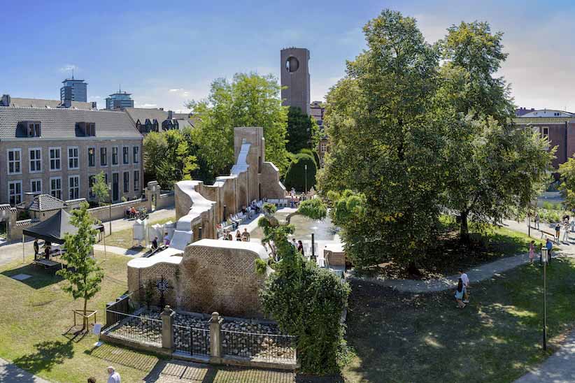 Sfeerbeeld tijdens de opening van het vernieuwde begijnhof in Hasselt op 25 augustus 2025
