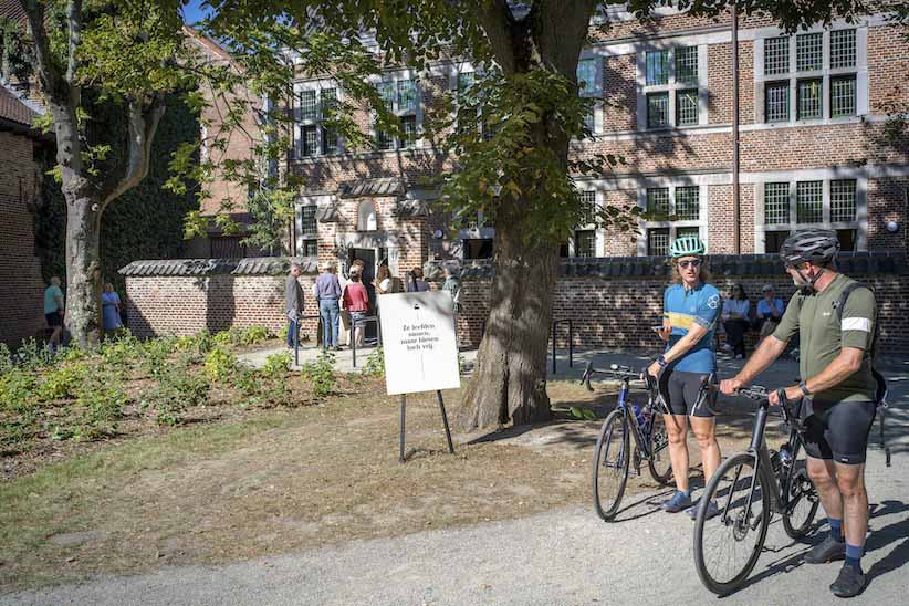 Sfeerbeeld tijdens de opening van het vernieuwde begijnhof in Hasselt op 25 augustus 2025