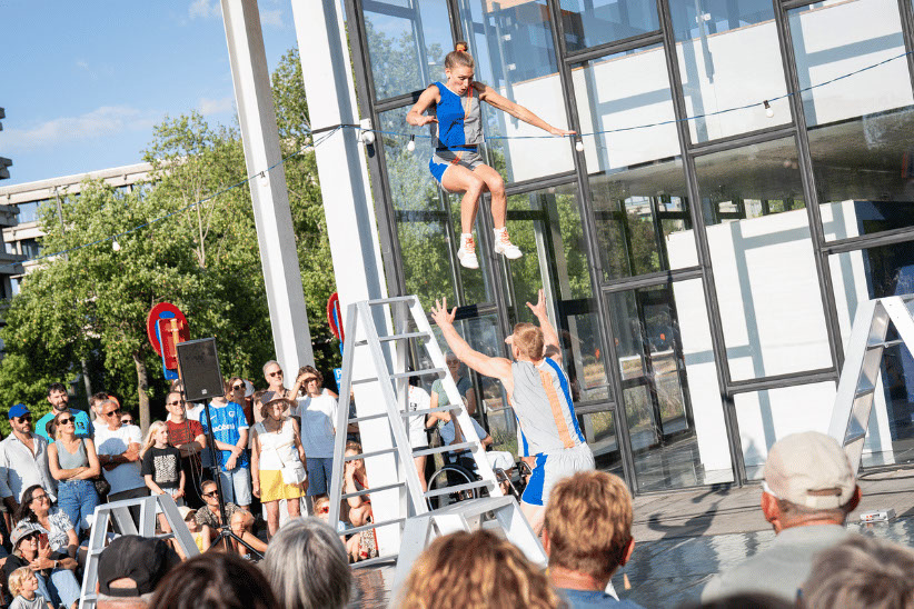 Sfeerbeelden van acts en publiek