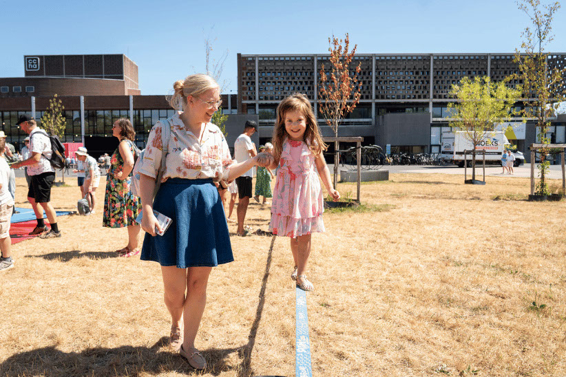 Sfeerbeelden van acts en publiek