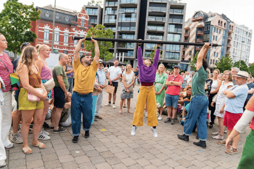 Sfeerbeelden van acts en publiek