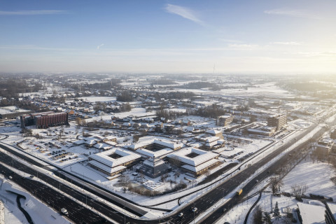 Provinciehuis bedekt met sneeuw