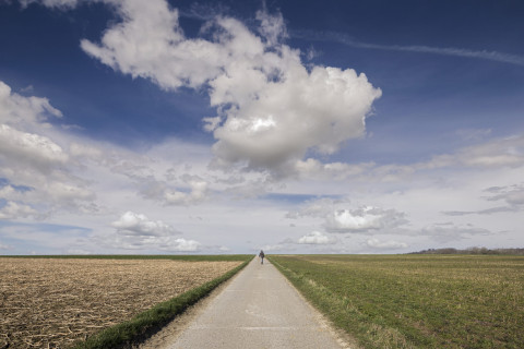 Vergezicht in de winter met wolken